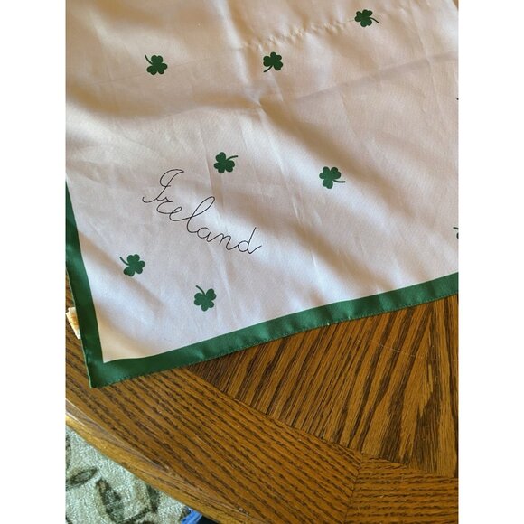 Ireland White Green Clover Scarf 26x27 Women's Lightweight Polyester - Picture 4 of 6